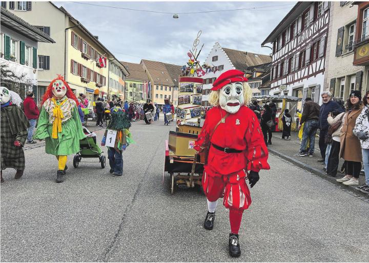 Tambourenverein Elgg mit «Charivari 75».
