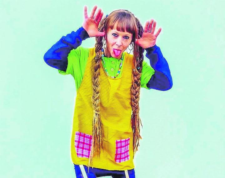 Die (fast) echte Pippi Langstrumpf zu Besuch: Am Schweizer Vorlesetag begeistert sie kleine und grosse Zuhörer und Zuhörerinnen mit Geschichten voller Mut, Fantasie und Abenteuer bei buecherchorb.ch. Bild: zVg