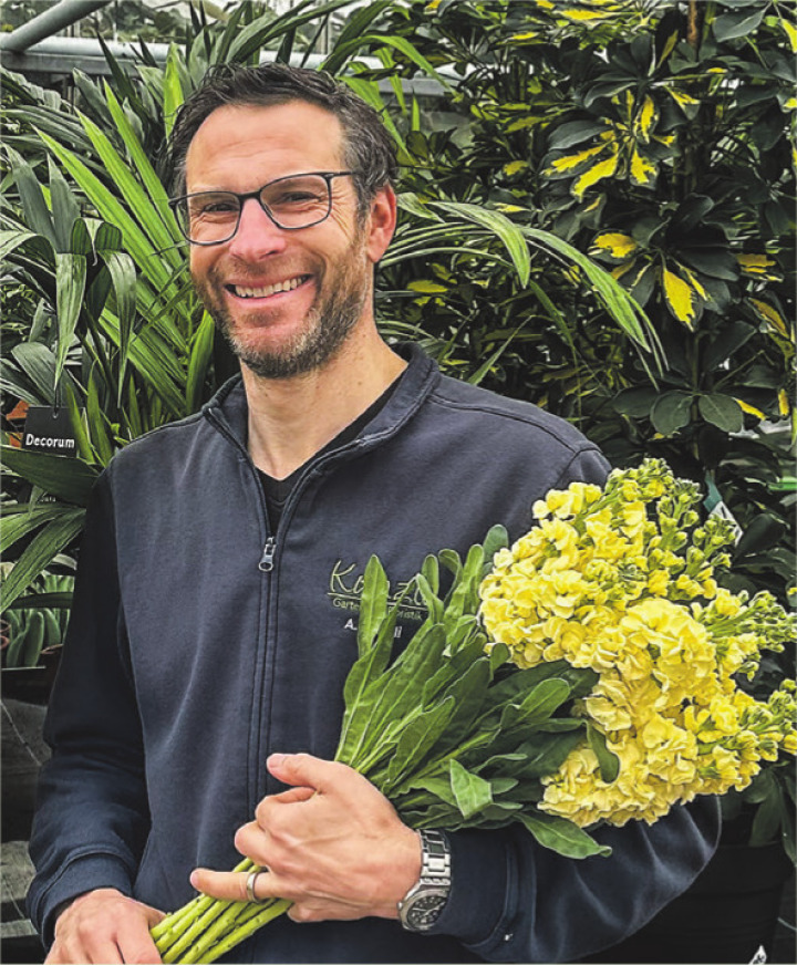 Gründer und Inhaber der Firma Künzli Garten und Floristik Gmbh sind Alex und Sabine Künzli. Sie führen zusammen mit ihrem Team ein Gartencenter und einen Produktionsbetrieb für Pflanzen in Aadorf.
