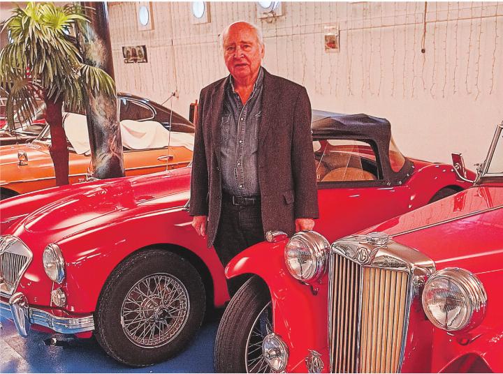 Kurt Heider im Raum, wo sein Herz in Anbetracht der Trouvaillen höher schlägt. Bild: Kurt Lichtensteiger