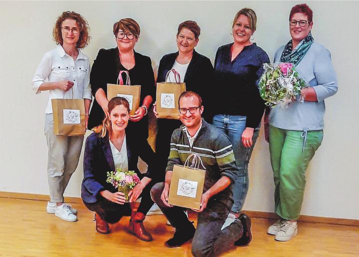 Von links: Corinne Benoit Steffen, Anna Loffreda, Daniela Portmann, Simone Schmid, Gabi Rutz (hinten), Tina Morgante und Michael Widmer (vorne). Bild: zvg