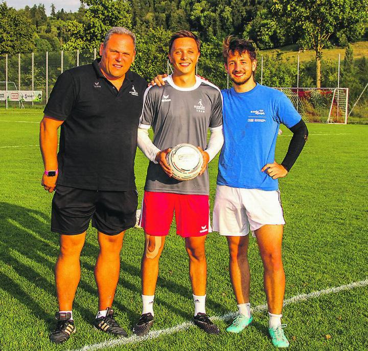 Coach Oliver Lang und die Stammspieler der FG Elgg-Ettenhausen 1, Leon Heitz und Rico Strassmann, freuen sich auf die WM in Mannheim. Bild: Marion Isliker