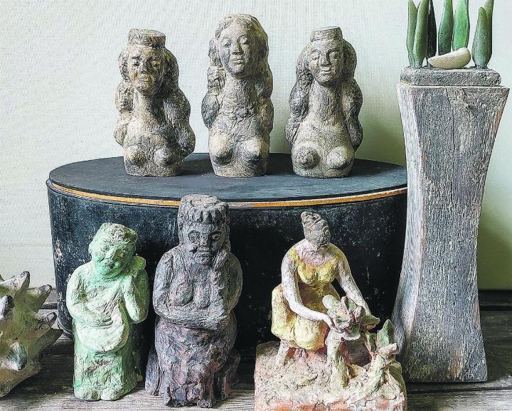 Die Bildhauerin Esther Toedtli zeigt vom 9. August bis 21. September 2025 ihre Skulpturen im Kunstkasten. Bild: zVg
