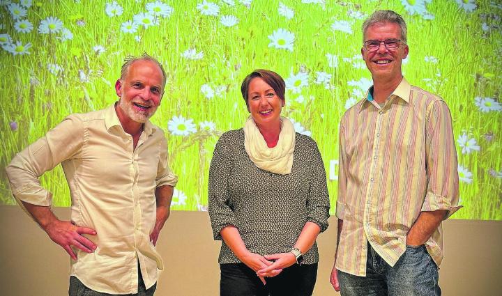 Geni Widrig, Mirjam Lehmann und Christoph Burr boten den zahlreichen Gästen einen sehr informativen Abend. Bild: Marianne Burgener