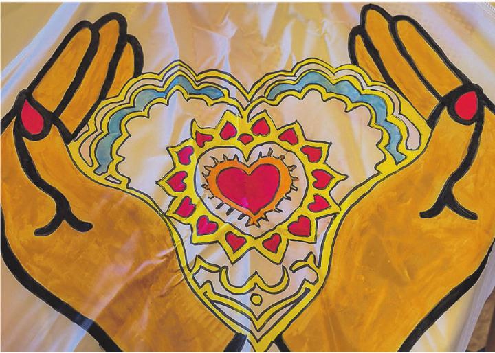 Mandala auf einem Sonnenschirm zur Feuerwache. Bild: zVg