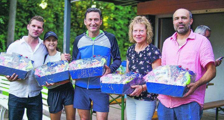 Die Clubmeister Markus und Amy Schweingruber, Giuseppe Lorino, Regula Büsser und Urs Schürmann.