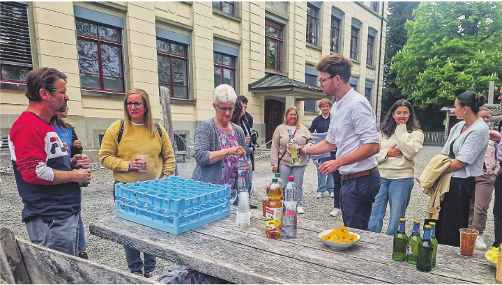 Verabschiedung des Betreibungs- und Gemeindeammannamts Elgg am 28. April im Gemeindehaus Elgg im Rahmen eines Apéros mit Mitarbeitenden der Verwaltung. Bild: Emanuela Manzari