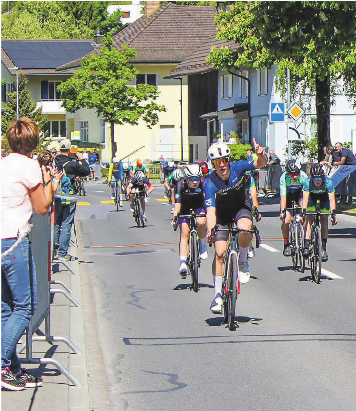 Klarer Sieg im Schlusssprint und somit Gesamtsieg für den Elgger Tim Scheuring. Bild: Brigitte Kunz-Kägi