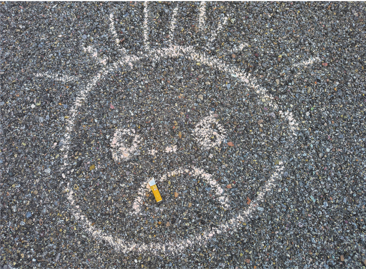 Bei jedem achtlos weggeworfene «Zigistummel» sollte ein trauriges Smiley erscheinen. Leserbild: Irène Schweizer, Elgg