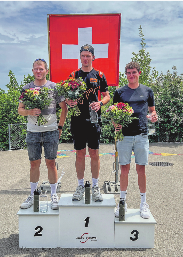 Siegerfoto (v.l.): Albin Gehringer, Joshua Keller, Marco Keller.