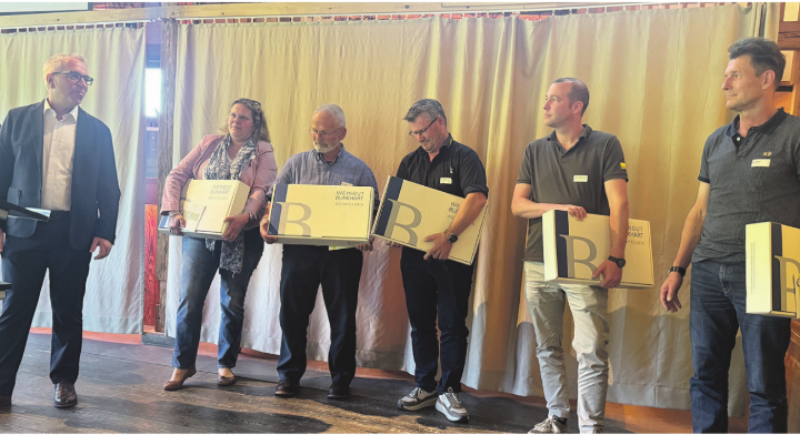 Von links: Präsident Mathias Tschanen verabschiedet die langjährigen Vorstandsmitglieder: Caterina Contartese, Walter Ilg, Urs Schatt, Kevin Kollbrunner und Rolf Kunz. Bilder: Werner Lenzin