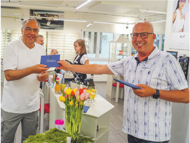 Übergabe dritter Preis: Dieter Sennhauser und Robert Schmider.