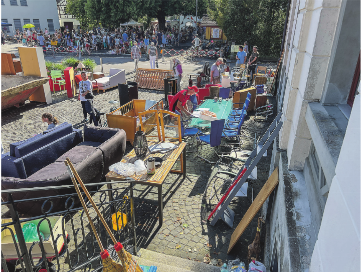 Die Bring- und Holaktion des UHC am Samstag fand wie üblich parallel zum Flohmarkt statt. Bilder: Bettina Sticher