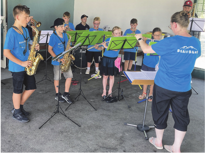 BEA(t)BAND begeistert am Jubiläum der Bürgermusik Ettenhausen. Bild: vZg