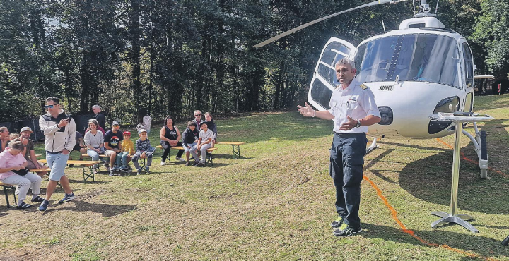 Simon Tanner, CEO und Pilot der Helimission, erzählt von seinen Einsätzen und Erlebnissen im Busch.