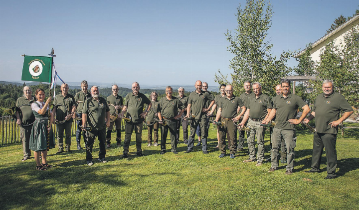 Die Jagdhornbläser Waldkauz feiern ihr 50-Jahr-Jubiläum und gestalten den Gottesdienst in Elgg musikalisch. Bild: Sandra Weber Photography