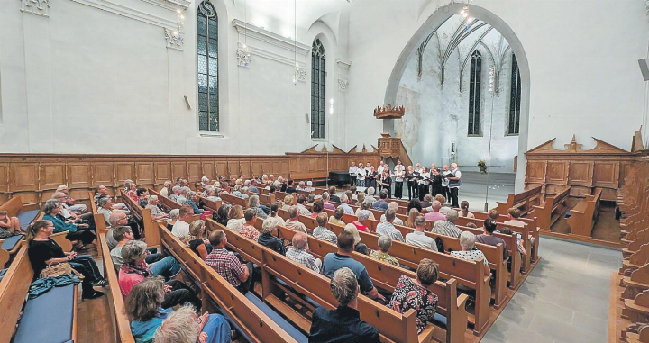Das Vokalensemble Suonamici begeisterte das Publikum in der gut besetzten Elgger Kirche. Bild: zVg