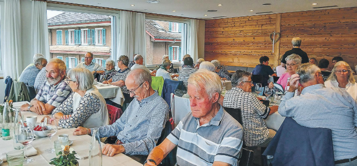 Im gemütlichen Landgasthof Bauernhof in Lauerz mundete das Essen vorzüglich. Bild: Getrud Ulrich
