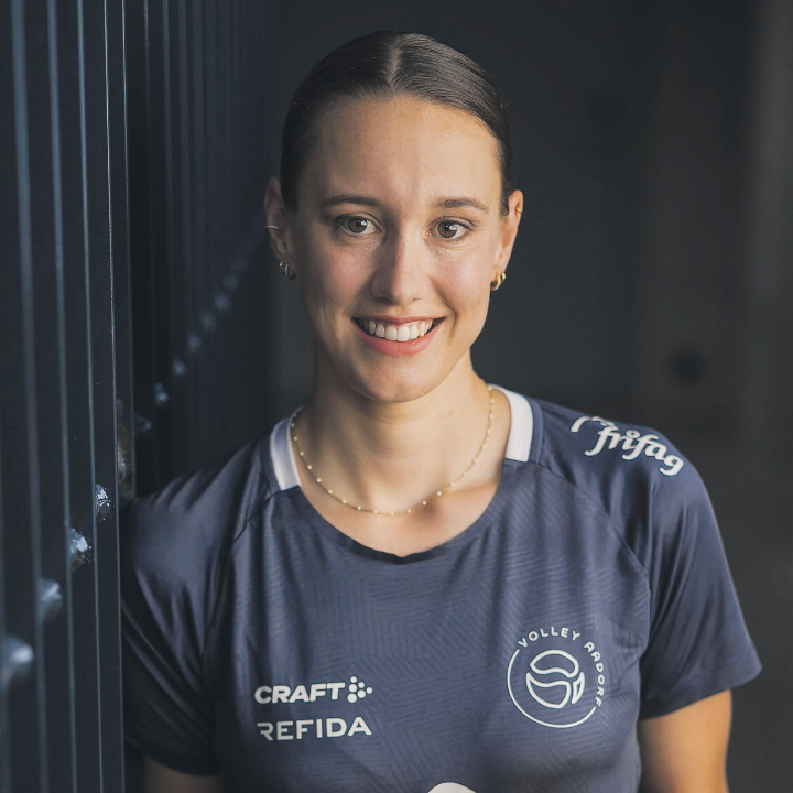 Michelle Egger erhielt für den Match gegen VBC Visp die Auszeichnung als wertvollste Spielerin von Volley Aadorf. Bild: zVg