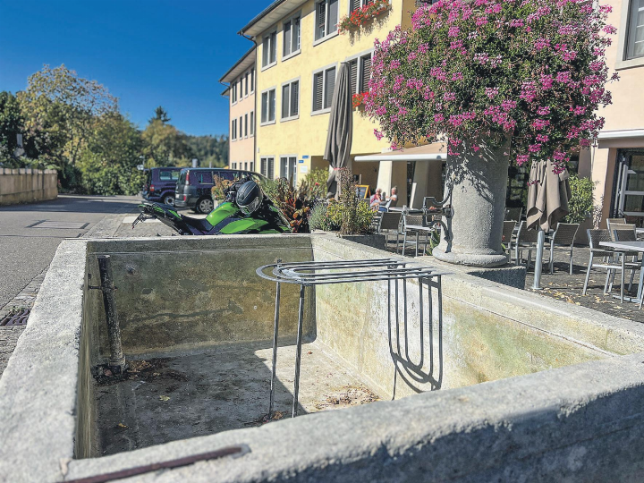 Wasser ist dieses Jahr wegen der Trockenheit ein rares Gut. Abgestellter Brunnen in Elgg.
