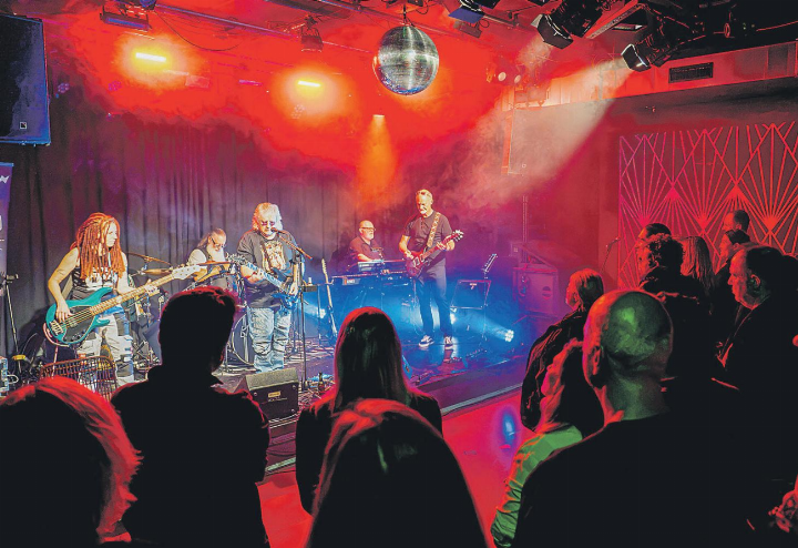 Flector begeisterten die Rockmusik-Fans.