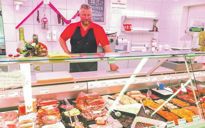 Familie Sturzenegger bereitet persönlich hausgemachte Metzgete-Spezialitäten zu. Bild: zVg