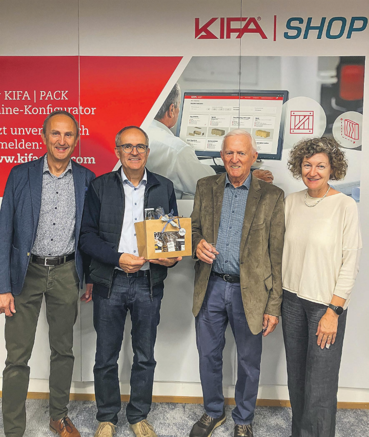 Roland Gabriel Präsident FDP Aadorf, (v.l.n.r.) CEO KIFA AG Ruedi Heim, Seniorchef Rudei Heim, Monika Roost-Brunner, Gemeinderätin Aadorf. Bilder: zVg